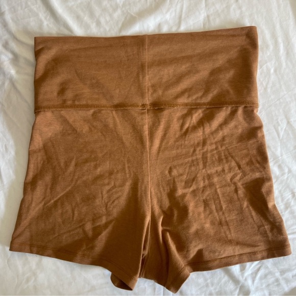 SKIMS Cover Up Fold Over Shorts size M - Picture 3 of 6